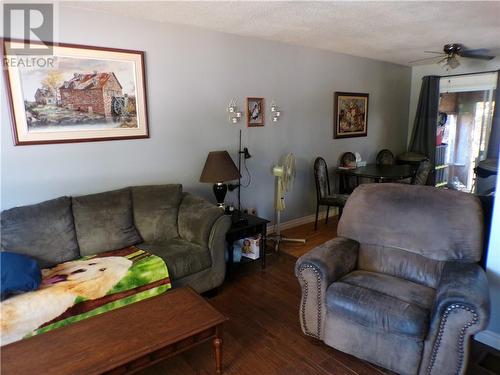 34 Beckett Boulevard, Elliot Lake, ON - Indoor Photo Showing Living Room