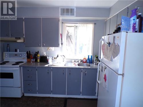 34 Beckett Boulevard, Elliot Lake, ON - Indoor Photo Showing Kitchen