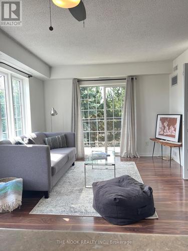 98 Aspen Springs Drive, Clarington (Bowmanville), ON - Indoor Photo Showing Living Room