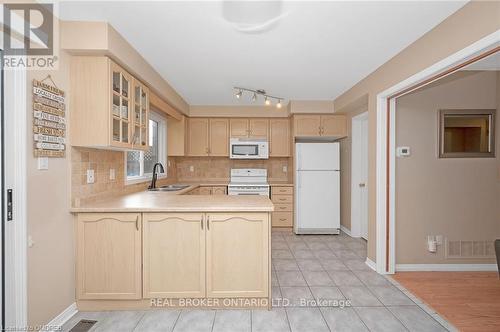 2189 Shorncliffe Boulevard, Oakville (West Oak Trails), ON - Indoor Photo Showing Kitchen With Double Sink