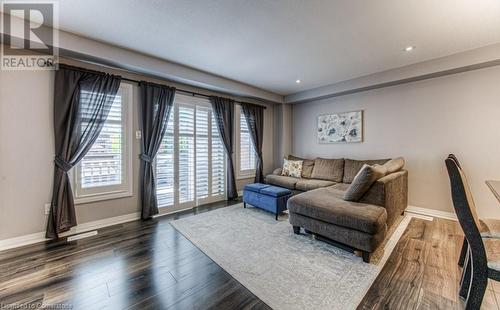 145 South Creek Drive Unit# A5, Kitchener, ON - Indoor Photo Showing Living Room