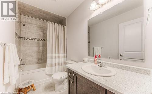 145 South Creek Drive Unit# A5, Kitchener, ON - Indoor Photo Showing Bathroom