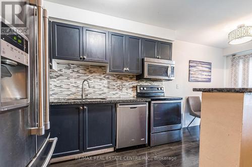 17 Coppermill Drive, Brampton, ON - Indoor Photo Showing Kitchen With Stainless Steel Kitchen With Upgraded Kitchen