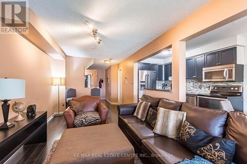 17 Coppermill Drive, Brampton (Northwest Sandalwood Parkway), ON - Indoor Photo Showing Living Room