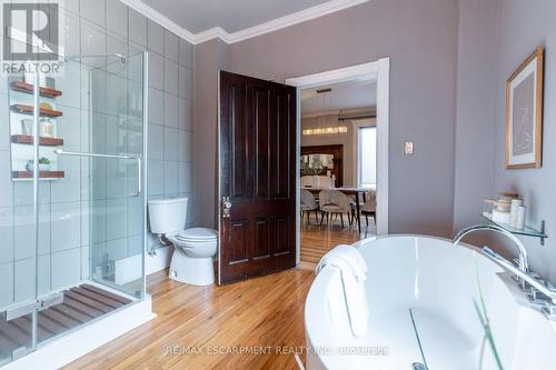 198 Duke Street, Hamilton, ON - Indoor Photo Showing Bathroom