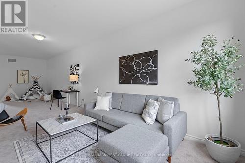 41 Workmen'S Circle, Ajax, ON - Indoor Photo Showing Living Room