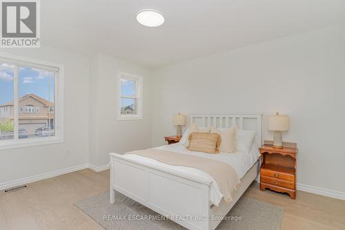 96 Stoneglen Way, Hamilton, ON - Indoor Photo Showing Bedroom