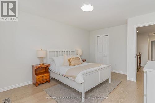 96 Stoneglen Way, Hamilton, ON - Indoor Photo Showing Bedroom