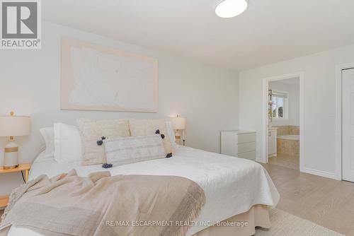 96 Stoneglen Way, Hamilton, ON - Indoor Photo Showing Bedroom