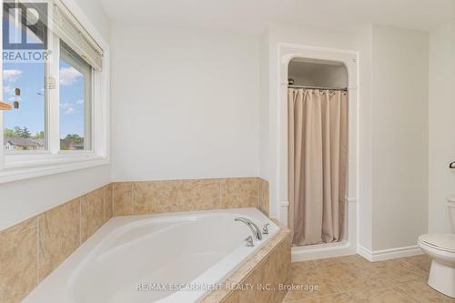 96 Stoneglen Way, Hamilton, ON - Indoor Photo Showing Bathroom