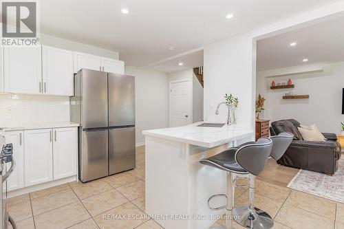 96 Stoneglen Way, Hamilton, ON - Indoor Photo Showing Kitchen