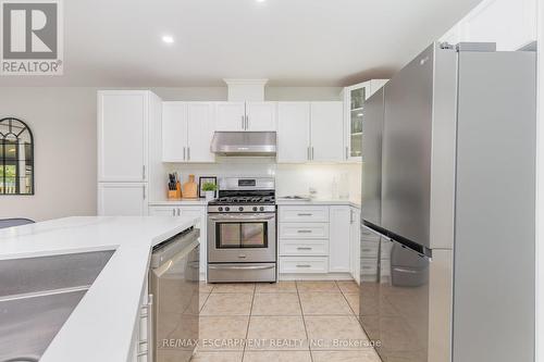 96 Stoneglen Way, Hamilton, ON - Indoor Photo Showing Kitchen