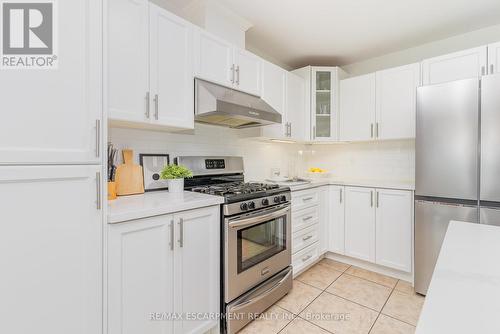 96 Stoneglen Way, Hamilton, ON - Indoor Photo Showing Kitchen