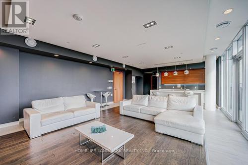 222 - 2800 Keele Street, Toronto, ON - Indoor Photo Showing Living Room