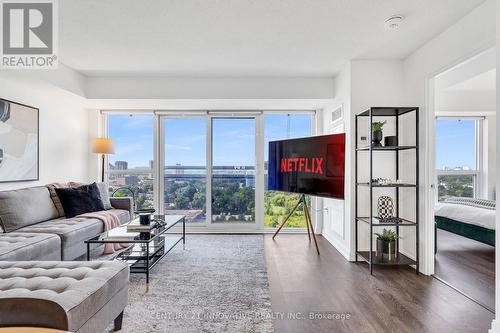 1719 - 275 Village Green Square, Toronto, ON - Indoor Photo Showing Living Room