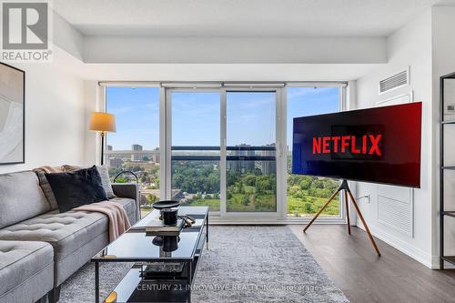 1719 - 275 Village Green Square, Toronto, ON - Indoor Photo Showing Living Room