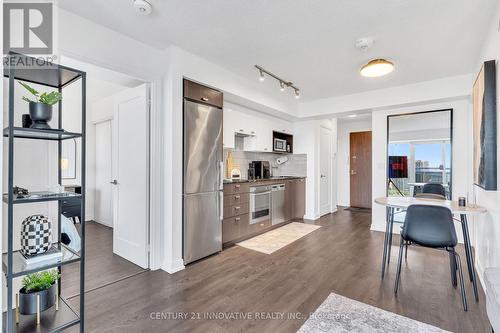 1719 - 275 Village Green Square, Toronto (Agincourt South-Malvern West), ON - Indoor Photo Showing Kitchen