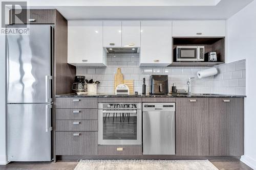 1719 - 275 Village Green Square, Toronto (Agincourt South-Malvern West), ON - Indoor Photo Showing Kitchen With Upgraded Kitchen