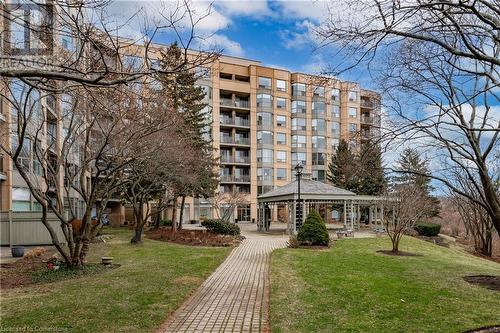 2511 Lakeshore Road Unit# 805, Oakville, ON - Outdoor With Facade