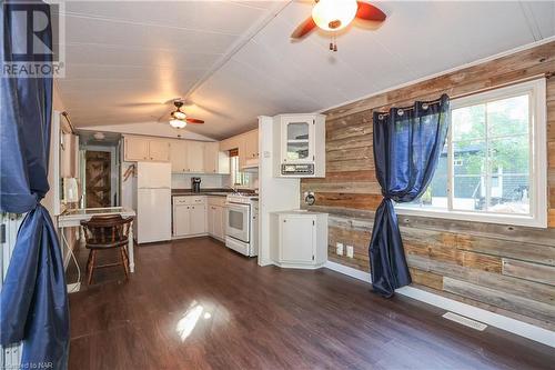 8845 Lundy'S Lane Street Unit# 251, Niagara Falls, ON - Indoor Photo Showing Kitchen