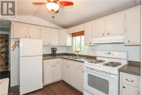 8845 Lundy'S Lane Street Unit# 251, Niagara Falls, ON - Indoor Photo Showing Kitchen With Double Sink