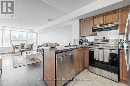 404 - 18 Valley Woods Road, Toronto, ON - Indoor Photo Showing Kitchen