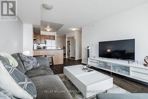 404 - 18 Valley Woods Road, Toronto, ON - Indoor Photo Showing Living Room