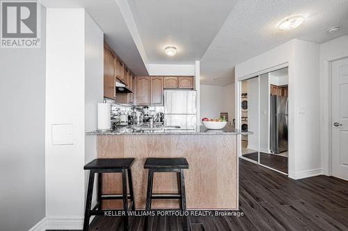 404 - 18 Valley Woods Road, Toronto, ON - Indoor Photo Showing Kitchen