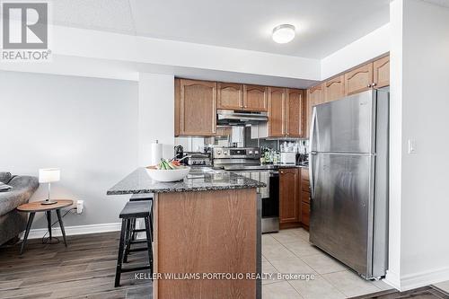 404 - 18 Valley Woods Road, Toronto, ON - Indoor Photo Showing Kitchen