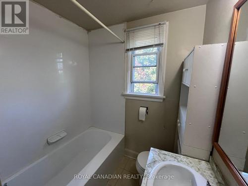 2 - 224 College Avenue, Oshawa, ON - Indoor Photo Showing Bathroom