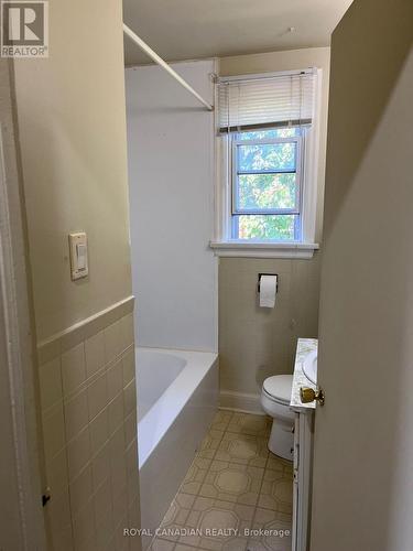 2 - 224 College Avenue, Oshawa, ON - Indoor Photo Showing Bathroom