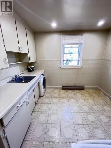 2 - 224 College Avenue, Oshawa, ON - Indoor Photo Showing Kitchen