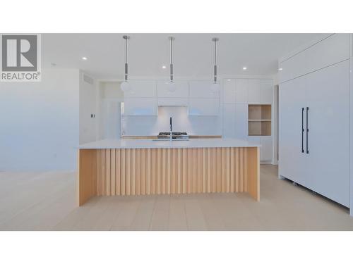 402 Trestle Ridge Drive, Kelowna, BC - Indoor Photo Showing Kitchen