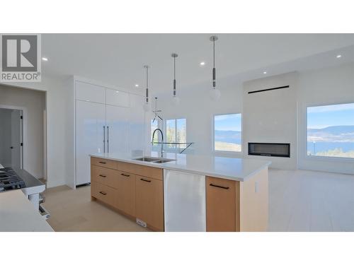 402 Trestle Ridge Drive, Kelowna, BC - Indoor Photo Showing Kitchen With Double Sink