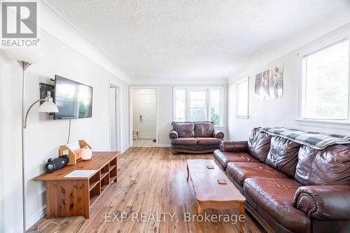 1519 Howland Avenue, London, ON - Indoor Photo Showing Living Room