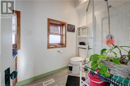 15 St Leger Street, Kitchener, ON - Indoor Photo Showing Bathroom