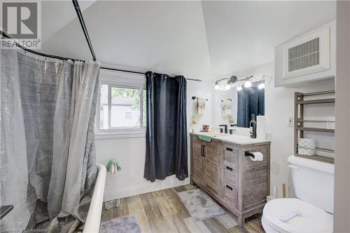 15 St Leger Street, Kitchener, ON - Indoor Photo Showing Bathroom