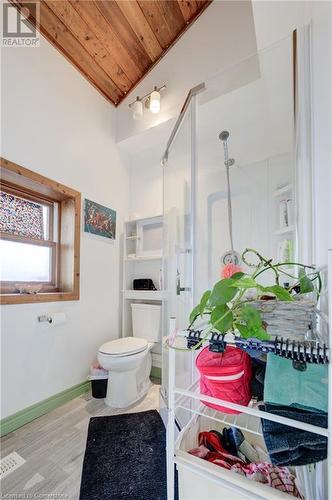 15 St Leger Street, Kitchener, ON - Indoor Photo Showing Bathroom