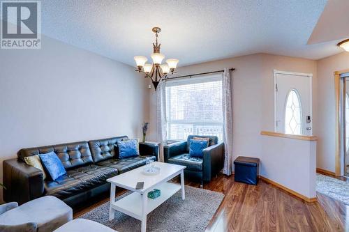 205 Coral Springs Close Ne, Calgary, AB - Indoor Photo Showing Living Room