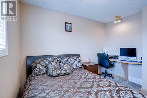 205 Coral Springs Close Ne, Calgary, AB - Indoor Photo Showing Bedroom