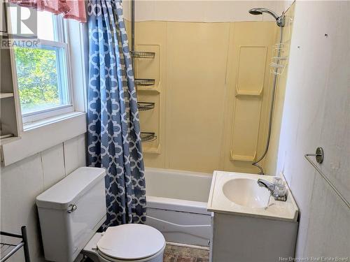 1476 Golden Grove Road, Saint John, NB - Indoor Photo Showing Bathroom