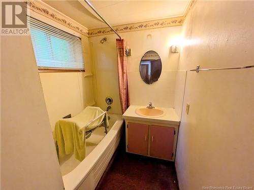 1476 Golden Grove Road, Saint John, NB - Indoor Photo Showing Bathroom