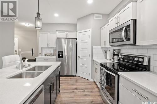 164 Newton Way, Saskatoon, SK - Indoor Photo Showing Kitchen With Stainless Steel Kitchen With Double Sink With Upgraded Kitchen