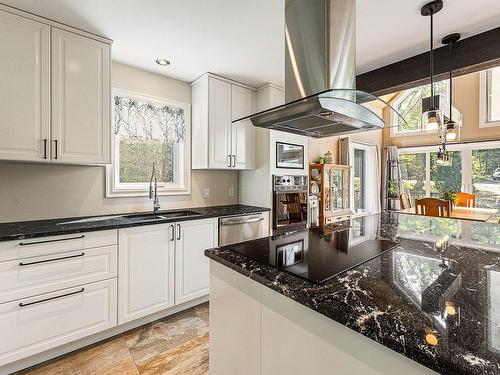 Cuisine - 562 Ch. Miller S., Magog, QC - Indoor Photo Showing Kitchen With Double Sink