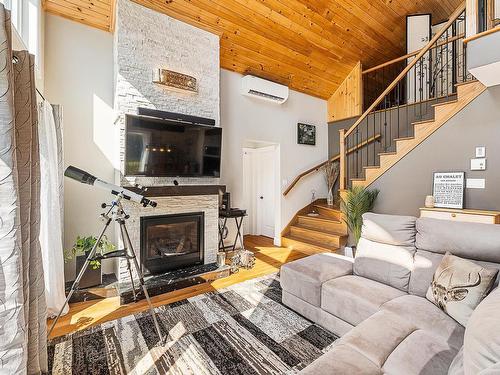 Living room - 562 Ch. Miller S., Magog, QC - Indoor Photo Showing Living Room With Fireplace