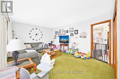 1902 Rossland Road E, Whitby, ON - Indoor