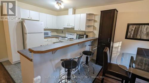 2120 Harvest Drive, Mississauga, ON - Indoor Photo Showing Kitchen