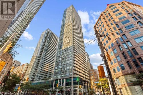 2509 - 38 Grenville Street, Toronto (Bay Street Corridor), ON - Outdoor With Facade