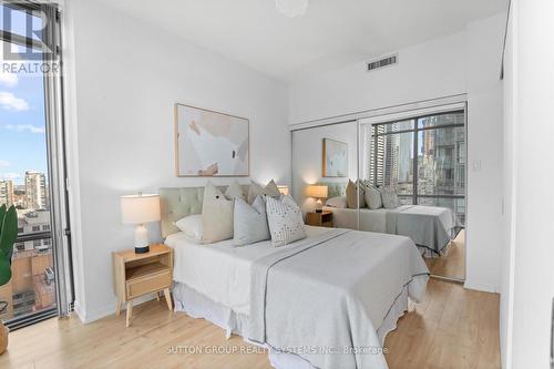 2509 - 38 Grenville Street, Toronto, ON - Indoor Photo Showing Bedroom