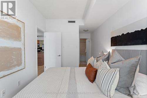 2509 - 38 Grenville Street, Toronto, ON - Indoor Photo Showing Bedroom